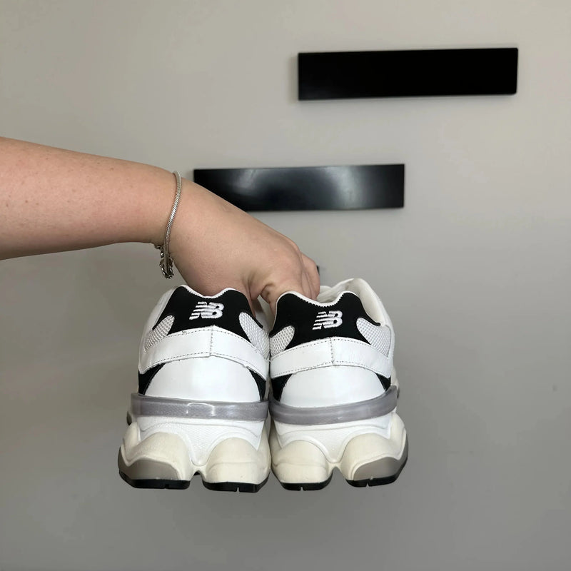 Tênis New Balance 9060 Unissex Branco com Preto